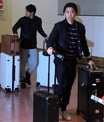 帰国の香川＆内田、報道陣が質問も足早に車へ
