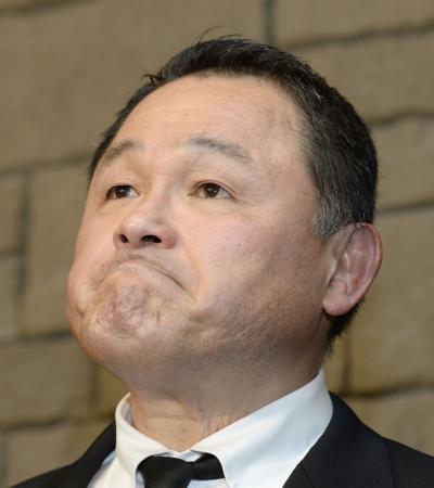 斉藤仁さん通夜に600人、山下氏ら最後の別れ「志受け継ぐ」