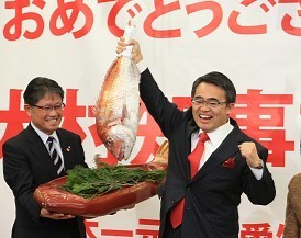 知事再選の大村氏「人が輝く愛知に」 ２番目の低投票率