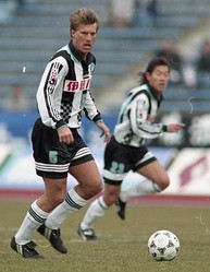 元デンマーク代表、96、97年には神戸でプレー