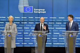 EU、抜本解決を先送り ギリシャ緊縮策なお火種