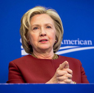 クリントン氏、米大統領選に立候補表明へ １２日にも