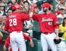 広島・ジョンソン、負けなしの4連勝!日本語で「レンショウシマショー」