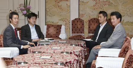 民主党・維新の党:連携を確認 政調会長会談 安保・労働法制で