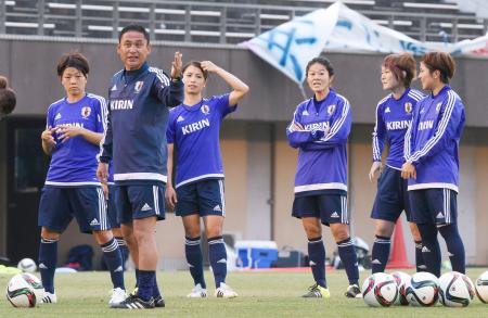 なでしこ、W杯へ練習再開 地元の男子高校生相手に実戦形式メニュー