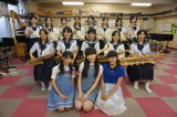 エビ中、新曲で精華女子とコラボ 真山・松野・柏木が学校訪問も