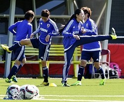 サッカー女子W杯:非公開の実戦形式練習 人工芝も確認