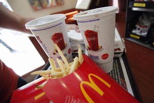 UPDATE 1-米マクドナルド、5月の世界既存店売上高0.3%減 予想ほど減少せず
