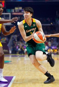 渡嘉敷来夢、２点２リバウンド 12分間プレー