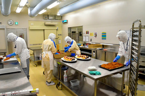 プレミアムな味? ロイヤル機内食工場、那覇で稼働へ
