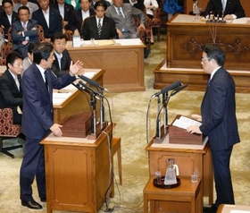 安保関連法案の合憲性で対立 今国会2回目の党首討論