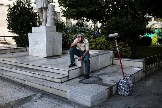 救済合意なければ「管理不能な危機」に-ギリシャ中銀が警告
