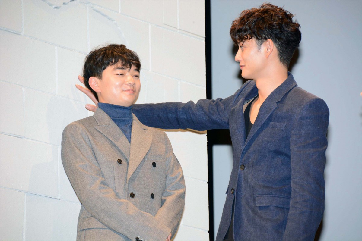 これが岡田将生の「壁ドカン」だ/連続写真