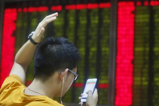 中国、株式市場安定化へ2兆円基金設置 証券21社が出資