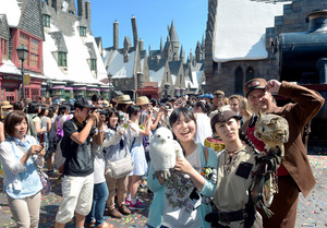 USJ「ハリポタ」1周年 効果絶大、1350万人来園