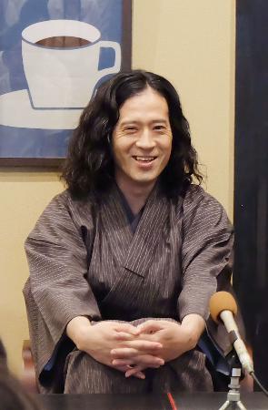 ピース又吉に直撃 気になる「芥川賞のこと」「相方・綾部のこと」語る (1/2ページ)