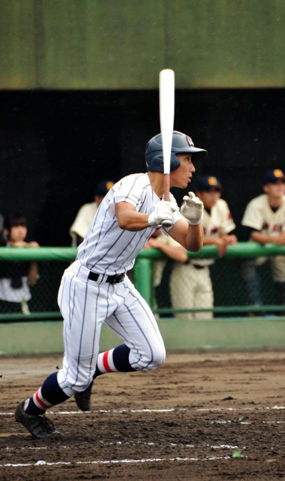 浦和学院８強入り ４番高橋が４安打
