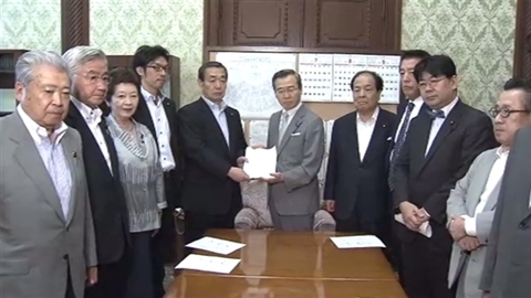 JR駅トイレ「自民党」落書き=器物損壊容疑で捜査―警視庁