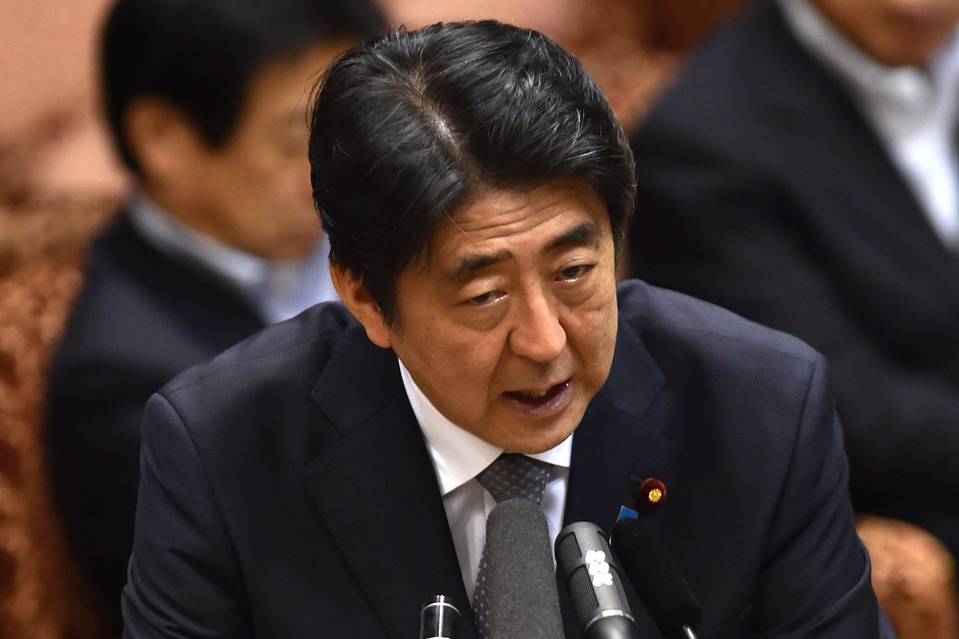 日銀、急激な円高時には追加緩和検討すべき＝浜田内閣官房参与