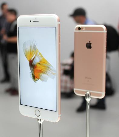 新型iPhone、予約受付開始 「出足は順調」