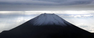 富士山 冬の装い 遅めの初冠雪