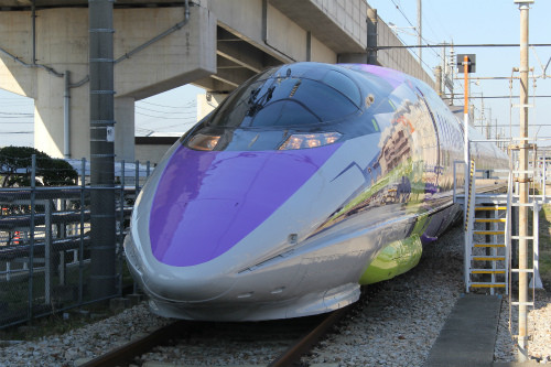 ＪＲ西、エヴァ新幹線公開！車両内には実物大のコックピット設置