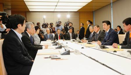 自家用車「相乗り」可能に=安倍首相が規制緩和指示-特区諮問会議