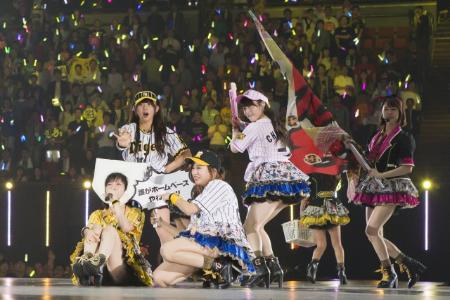 NMB48、さや姉とみるきーのラブシーンにファン興奮 結成5周年公演“百合劇場”