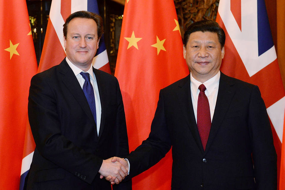 英中首脳会見:キャメロン首相の弱腰に批判 中国人権問題