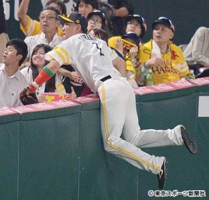 ソフトバンク・内川、代表入れ替えも