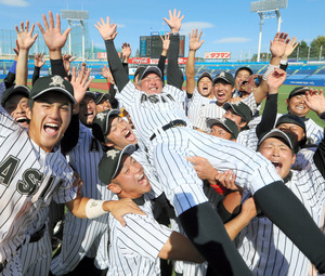 亜大3季ぶりV指名漏れ藤岡、北村が逆転呼んだ
