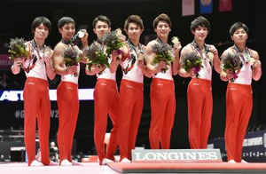 体操日本男子、37年ぶり団体V 世界選手権、リオへ弾み