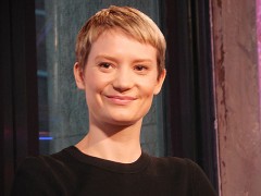 ギレルモ・デル・トロの新作ホラーをミア・ワシコウスカ、トム・ヒドルストン、ジェシカ・チャステインが絶賛!