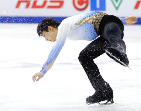 羽生SP6位 ジャンプミス「得点0」 村上が首位