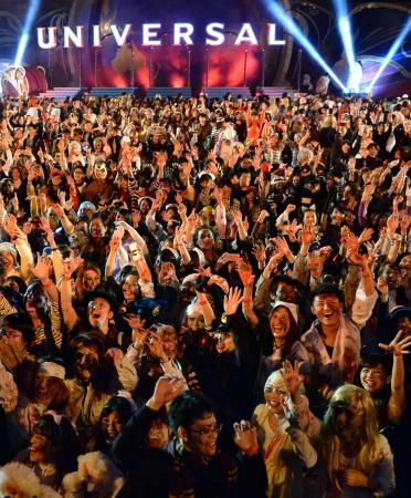 ゾンビ姿の3000人が「スリラー」ダンス USJ