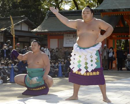 白鵬が九州大で講演「私も朝青龍から逃げてました」