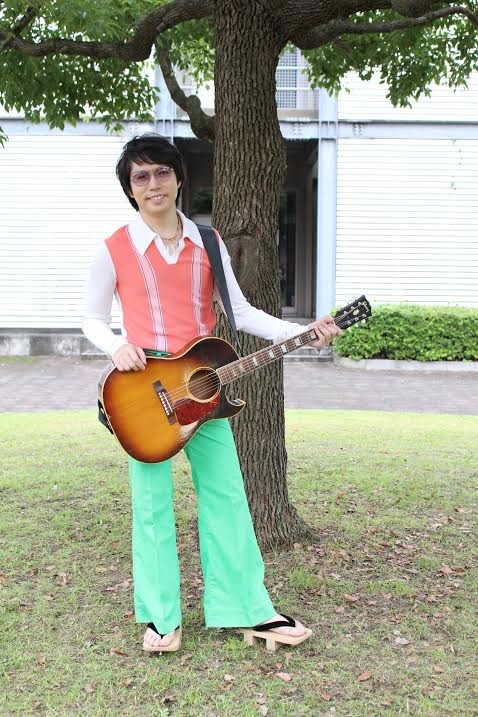高橋優、今夜放送「釣りバカ日誌」に登場!70年代のフォーク好き青年に