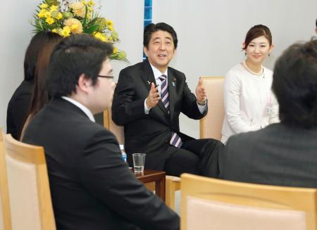 保育の受け皿「５０万人分整備」 首相、待機児童対策表明