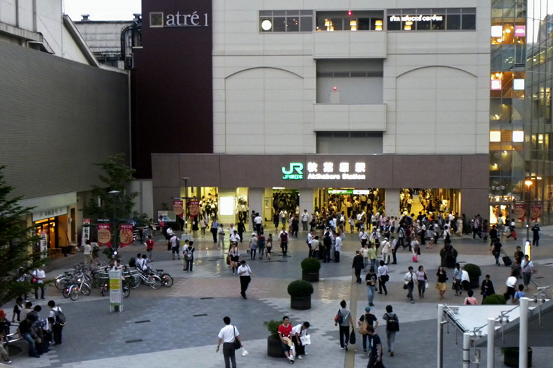 新幹線の線路にコンクリート片落下 秋葉原駅ホームから