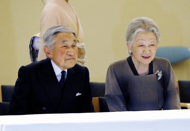 皇室:両陛下が琉球舞踊公演を鑑賞