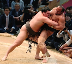 ３横綱安泰、豪栄道に土＝大相撲九州場所３日目