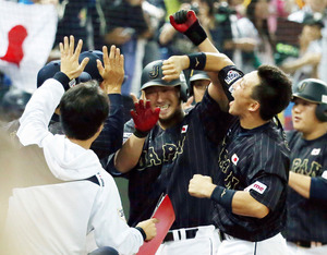 中田、勝ち越し３ラン「仕事ができて良かった」／プレミア１２