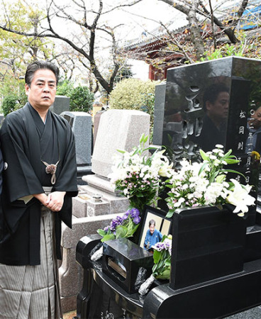 嵐二宮「どこかで見てほしい」立川談志さんの墓参り