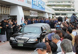 北の湖さんの遺言は土俵最優先、通常通りVパレード