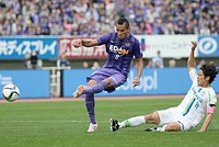 広島、成長続けＶ＝象徴ドウグラスが３発－Ｊリーグ