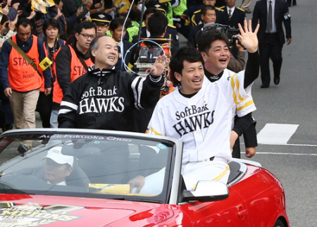 ＦＡ松田、孫オーナーからオープンカーで残留交渉