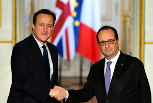 英首相、対IS空爆の意向 仏大統領と会談