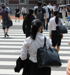 15年後の就業者数790万人減 少子高齢化が影響、厚労省推計