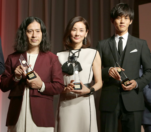 ベストドレッサー賞に又吉直樹、次回作は「来年、形に」=吉田羊、松坂桃李らも受賞