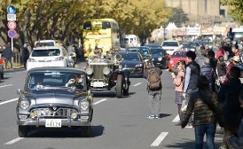 クラシックカー・フェス:日米欧の名車100台がパレード